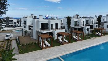 Kıbrıs Girne Edremit Bölgesinde Merit Park Otel'e Yürüyüş Mesafesinde Satılık Lüks 3+1 Villa 