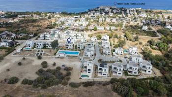 Kıbrıs Girne Edremit Bölgesinde Merit Park Otel'e Yürüyüş Mesafesinde Satılık Lüks 3+1 Villa 