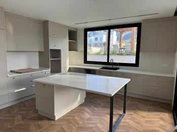 Kıbrıs Girne Edremit Bölgesinde Merit Park Otel'e Yürüyüş Mesafesinde Satılık Lüks 3+1 Villa 