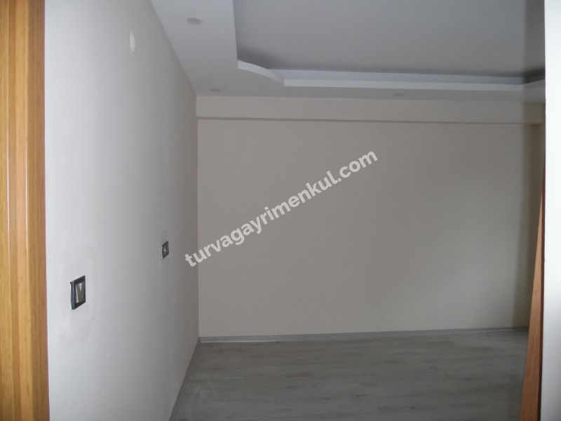 ÇORLUDA RESMİ KURUMLARA YAKIN 2+1 GİRİŞ KAT DAİRE 