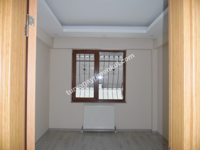 ÇORLUDA RESMİ KURUMLARA YAKIN 2+1 GİRİŞ KAT DAİRE 