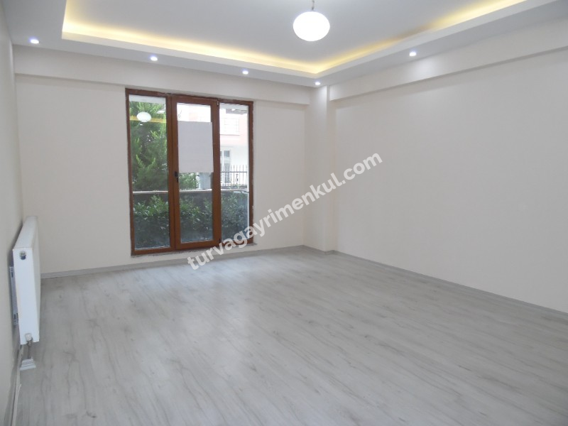 ÇORLUDA RESMİ KURUMLARA YAKIN 2+1 GİRİŞ KAT DAİRE 