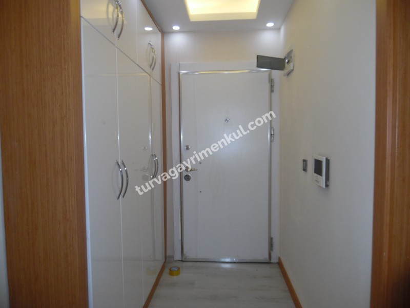 ÇORLUDA RESMİ KURUMLARA YAKIN 2+1 GİRİŞ KAT DAİRE 