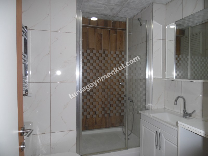 ÇORLUDA RESMİ KURUMLARA YAKIN 2+1 GİRİŞ KAT DAİRE 