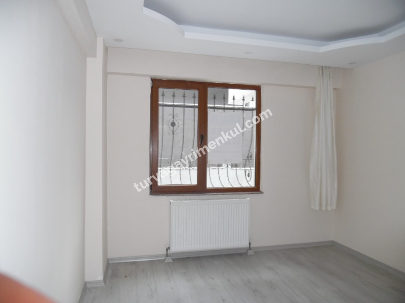 ÇORLUDA RESMİ KURUMLARA YAKIN 2+1 GİRİŞ KAT DAİRE 