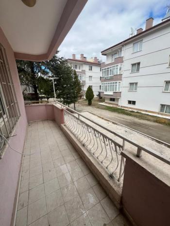 AFYON ÜÇOK EMLAKTAN MAREŞAL F ÇAKMAK MAH KİRALIK 3+1 1 KAT DAİRE