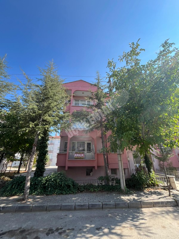 AFYON ÜÇOK EMLAKTAN MAREŞAL F ÇAKMAK MAH KİRALIK 3+1 1 KAT DAİRE