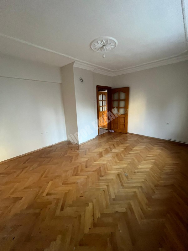 AFYON ÜÇOK EMLAKTAN MAREŞAL F ÇAKMAK MAH KİRALIK 3+1 1 KAT DAİRE