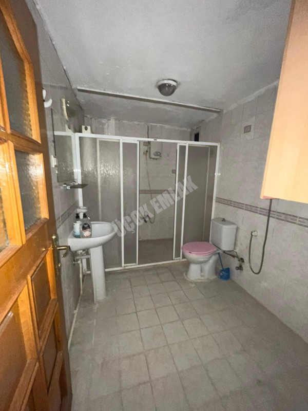 AFYON ÜÇOK EMLAKTAN MAREŞAL F ÇAKMAK MAH KİRALIK 3+1 1 KAT DAİRE