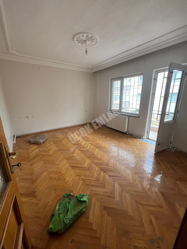 AFYON ÜÇOK EMLAKTAN MAREŞAL F ÇAKMAK MAH KİRALIK 3+1 1 KAT DAİRE