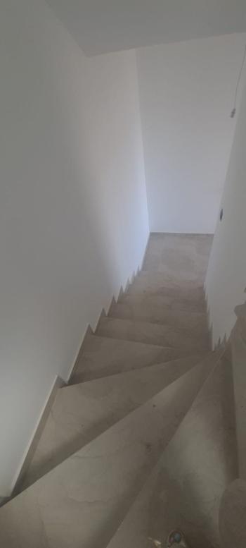 Lefkoşa Gönyeli'de Yeni SATILIK TRİPLEKS 4+1 VİLLA