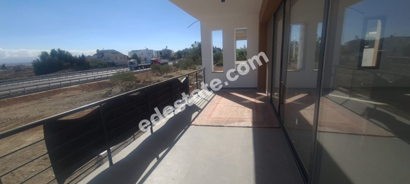 Lefkoşa Gönyeli'de Yeni SATILIK TRİPLEKS 4+1 VİLLA