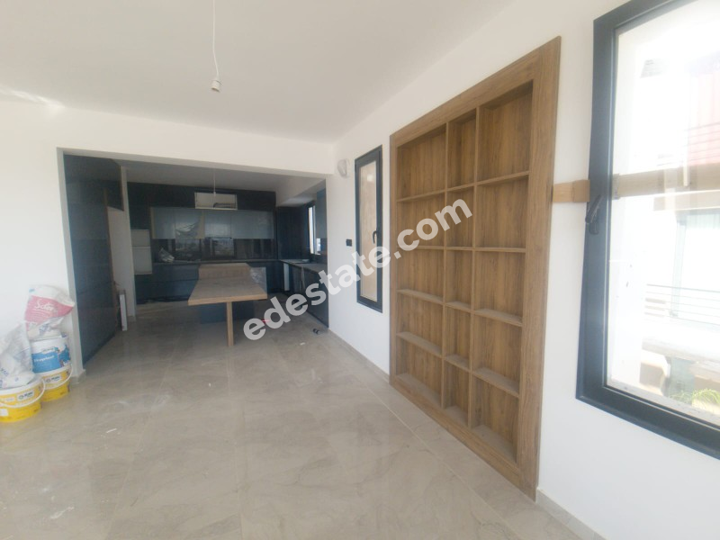 Lefkoşa Gönyeli'de Yeni SATILIK TRİPLEKS 4+1 VİLLA