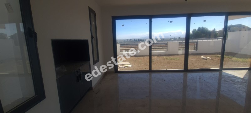 Lefkoşa Gönyeli'de Yeni SATILIK TRİPLEKS 4+1 VİLLA