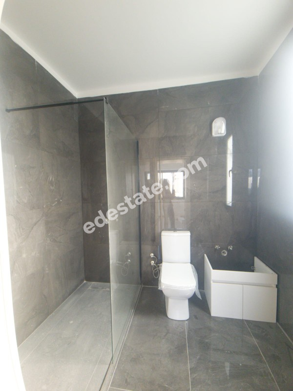 Lefkoşa Gönyeli'de Yeni SATILIK TRİPLEKS 4+1 VİLLA