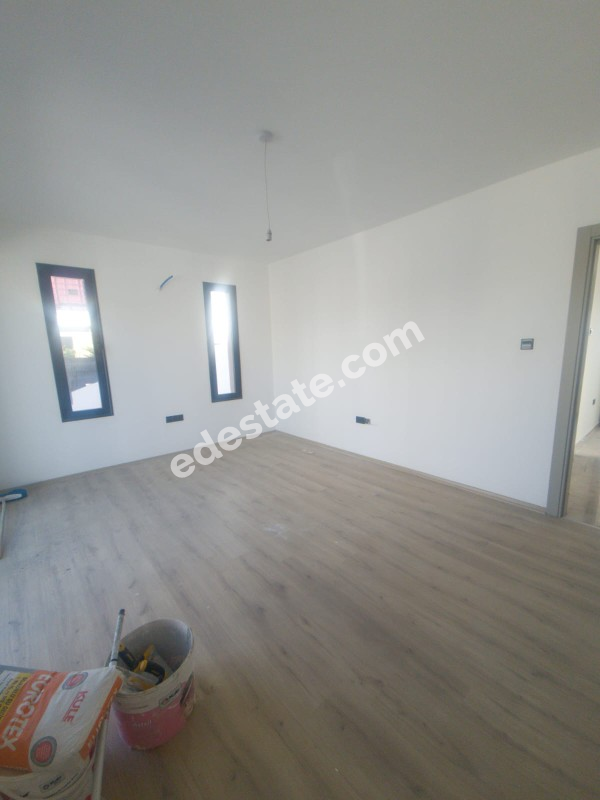 Lefkoşa Gönyeli'de Yeni SATILIK TRİPLEKS 4+1 VİLLA