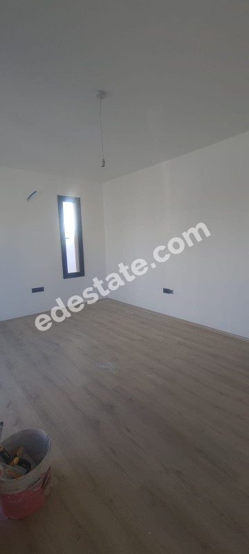 Lefkoşa Gönyeli'de Yeni SATILIK TRİPLEKS 4+1 VİLLA