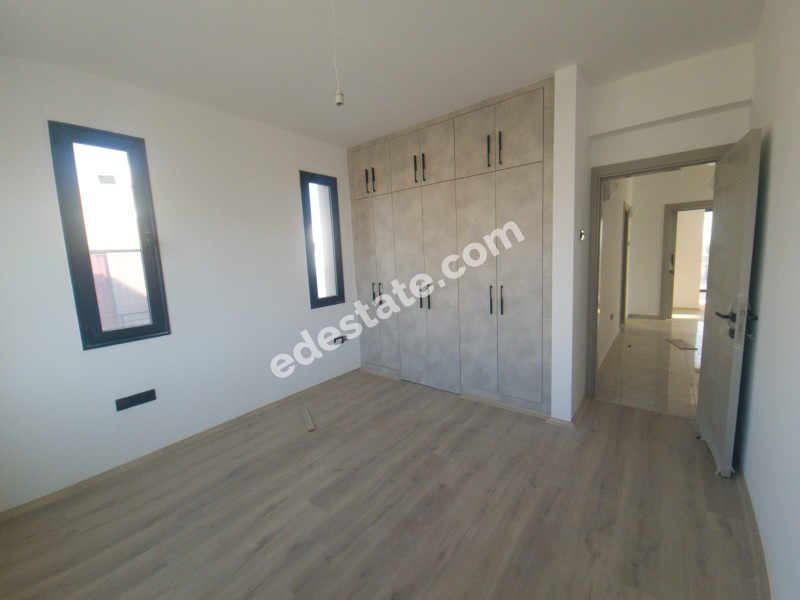 Lefkoşa Gönyeli'de Yeni SATILIK TRİPLEKS 4+1 VİLLA