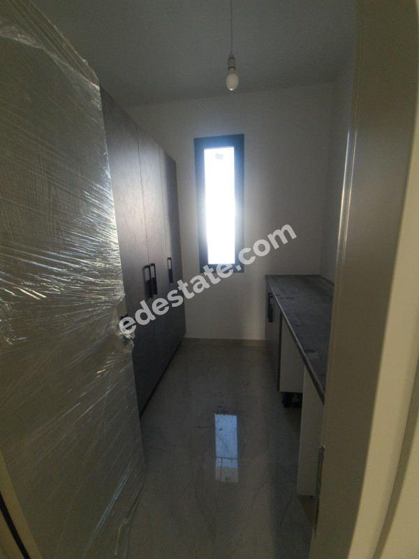Lefkoşa Gönyeli'de Yeni SATILIK TRİPLEKS 4+1 VİLLA