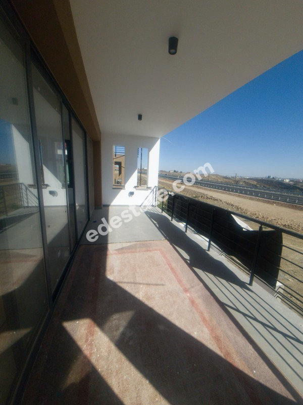 Lefkoşa Gönyeli'de Yeni SATILIK TRİPLEKS 4+1 VİLLA