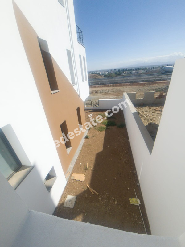 Lefkoşa Gönyeli'de Yeni SATILIK TRİPLEKS 4+1 VİLLA