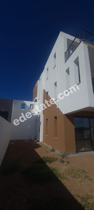 Lefkoşa Gönyeli'de Yeni SATILIK TRİPLEKS 4+1 VİLLA