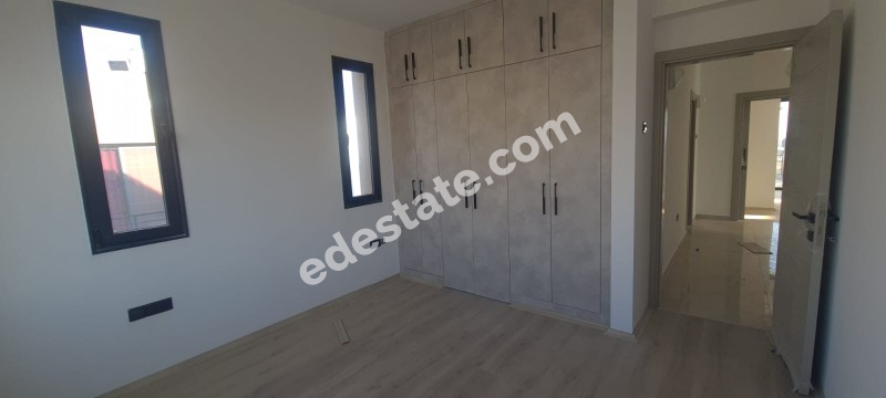 Lefkoşa Gönyeli'de Yeni SATILIK TRİPLEKS 4+1 VİLLA