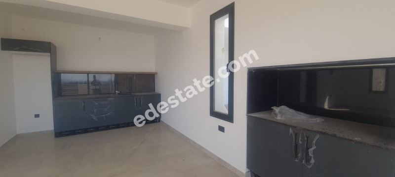 Lefkoşa Gönyeli'de Yeni SATILIK TRİPLEKS 4+1 VİLLA
