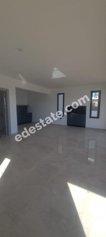 Lefkoşa Gönyeli'de Yeni SATILIK TRİPLEKS 4+1 VİLLA