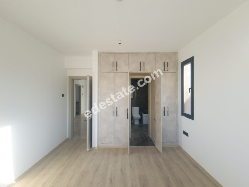 Lefkoşa Gönyeli'de Yeni SATILIK TRİPLEKS 4+1 VİLLA