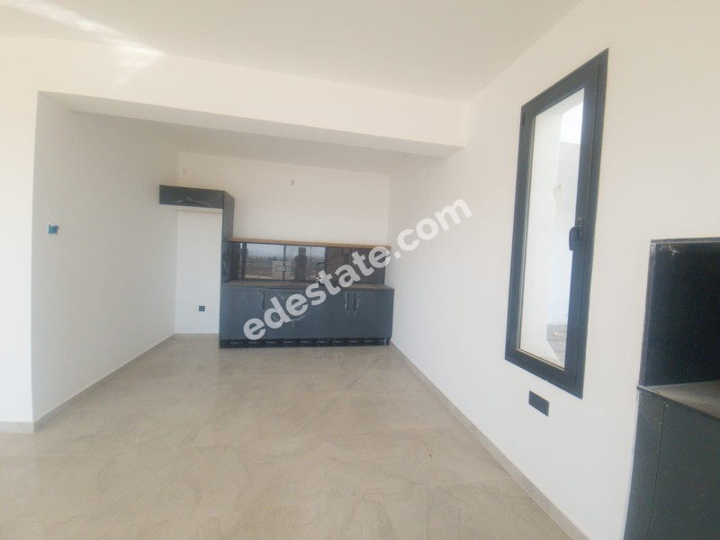 Lefkoşa Gönyeli'de Yeni SATILIK TRİPLEKS 4+1 VİLLA