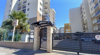 Bornova Mevlana mah. Palmiye sitesi Satılık 1+1 boş daire 