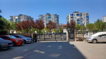 Bornova Mevlana mah. Palmiye sitesi Satılık 1+1 boş daire 