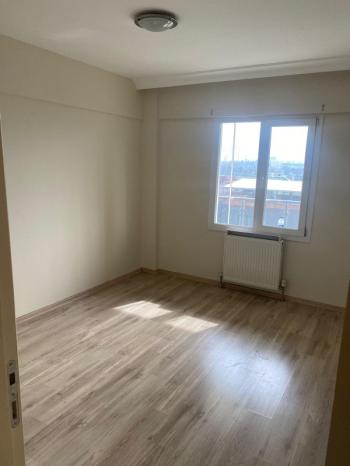 Bornova Mevlana mah. Palmiye sitesi Satılık 1+1 boş daire 