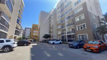 Bornova Mevlana mah. Palmiye sitesi Satılık 1+1 boş daire 