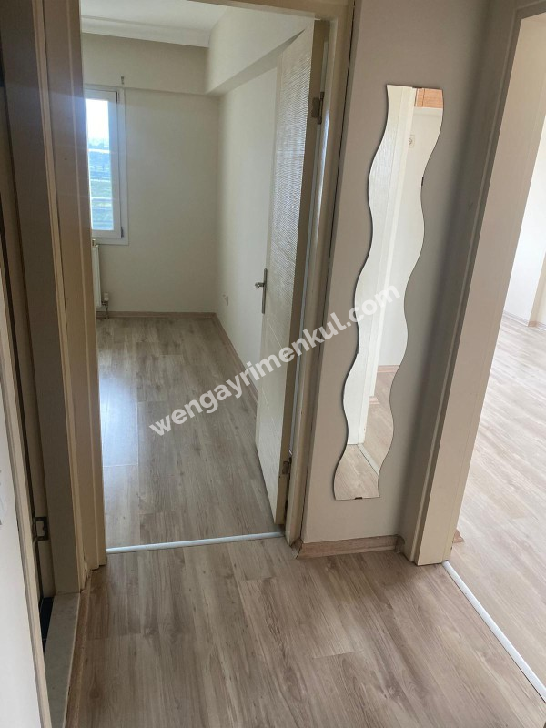 Bornova Mevlana mah. Palmiye sitesi Satılık 1+1 boş daire 