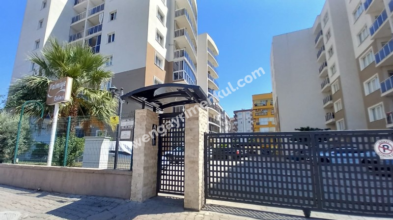 Bornova Mevlana mah. Palmiye sitesi Satılık 1+1 boş daire 