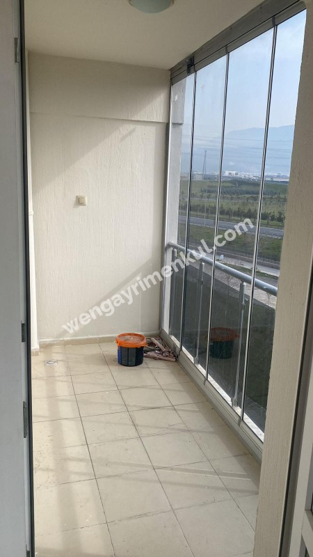 Bornova Mevlana mah. Palmiye sitesi Satılık 1+1 boş daire 