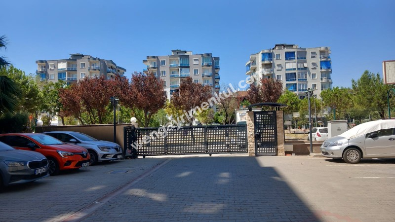 Bornova Mevlana mah. Palmiye sitesi Satılık 1+1 boş daire 