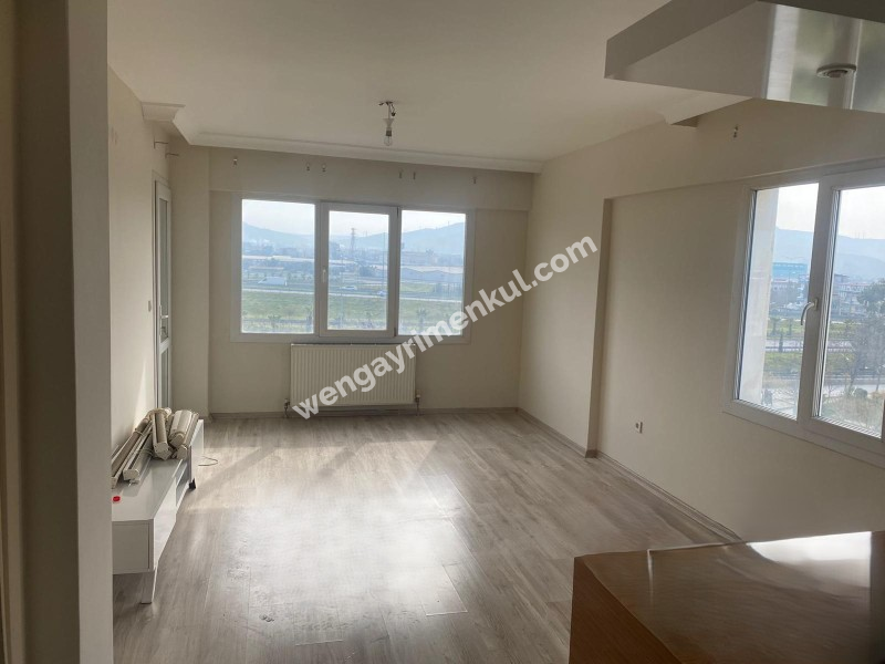 Bornova Mevlana mah. Palmiye sitesi Satılık 1+1 boş daire 