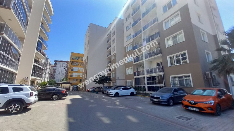 Bornova Mevlana mah. Palmiye sitesi Satılık 1+1 boş daire 