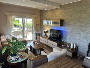 Girne Karaoğlanoğlu’nda Ortak Havuzlu Sitede 3+1, Satılık Dubleks Villa