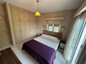 Girne Karaoğlanoğlu’nda Ortak Havuzlu Sitede 3+1, Satılık Dubleks Villa