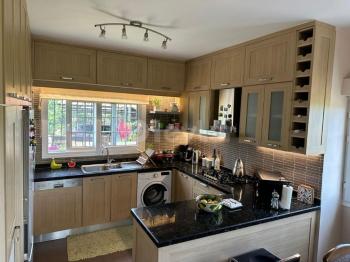 Girne Karaoğlanoğlu’nda Ortak Havuzlu Sitede 3+1, Satılık Dubleks Villa