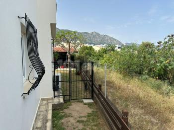 Girne Karaoğlanoğlu’nda Ortak Havuzlu Sitede 3+1, Satılık Dubleks Villa