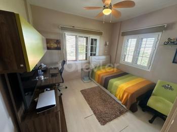 Girne Karaoğlanoğlu’nda Ortak Havuzlu Sitede 3+1, Satılık Dubleks Villa