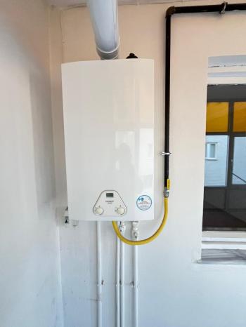 EMLAK HABERCİSİ 'NDEN MUDANYA GÜZELYALI'DA SAHİLE SIFIR , PANORAMİK DENİZ MANZARALI 110 m2 GENİŞ 2+1 DAİRE