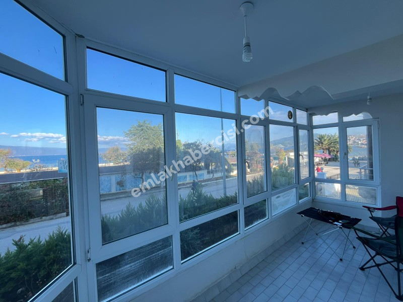 EMLAK HABERCİSİ 'NDEN MUDANYA GÜZELYALI'DA SAHİLE SIFIR , PANORAMİK DENİZ MANZARALI 110 m2 GENİŞ 2+1 DAİRE