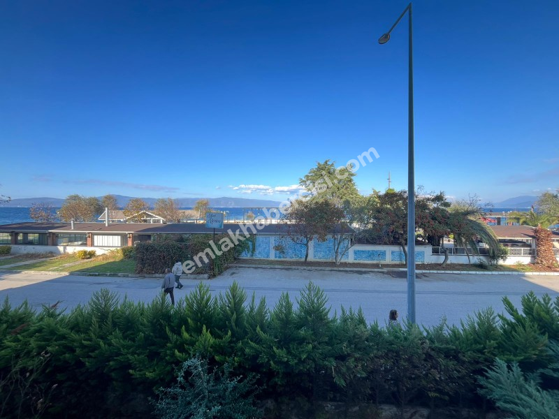 EMLAK HABERCİSİ 'NDEN MUDANYA GÜZELYALI'DA SAHİLE SIFIR , PANORAMİK DENİZ MANZARALI 110 m2 GENİŞ 2+1 DAİRE