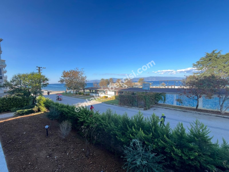 EMLAK HABERCİSİ 'NDEN MUDANYA GÜZELYALI'DA SAHİLE SIFIR , PANORAMİK DENİZ MANZARALI 110 m2 GENİŞ 2+1 DAİRE